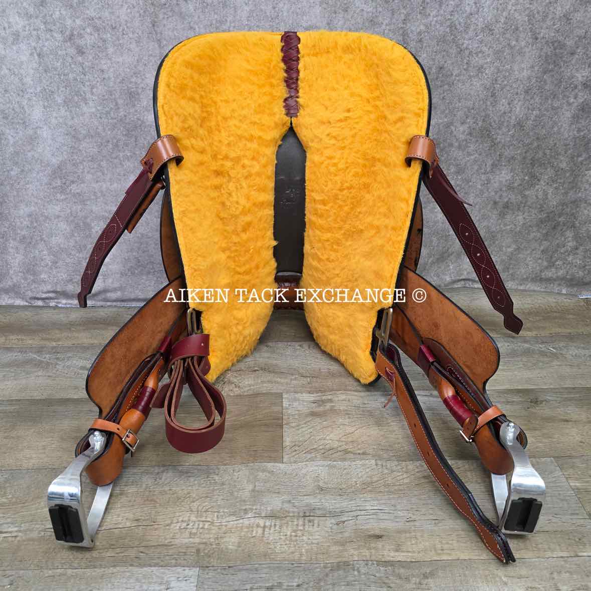 Circle J Western Saddle, 17" Seat, Regular Tree - Semi QH Bars