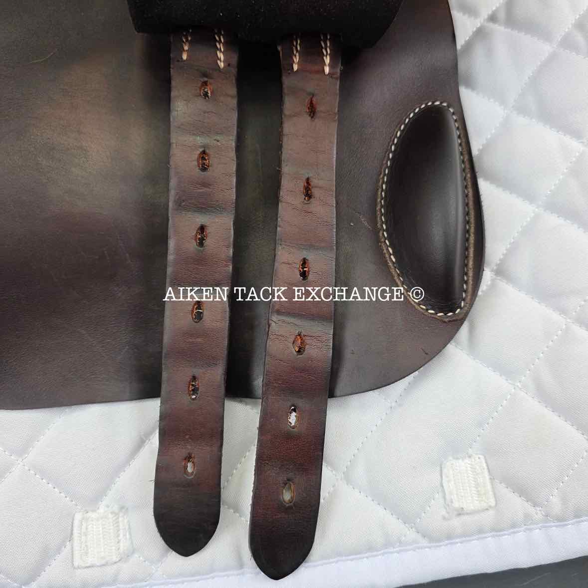 2022 Voltaire Welli Close Contact Jump Saddle, 15.5" Seat, 0A Flap, M/MW Tree, Foam FIN Panels