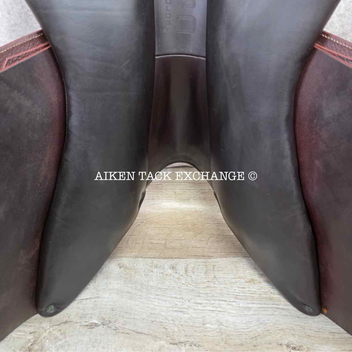 2017 Devoucoux Biarritz Lab Close Contact Jump Saddle, 17.5" Seat, 2A Flap, Medium Wide Tree, D3D Panels, Full Buffalo Leather