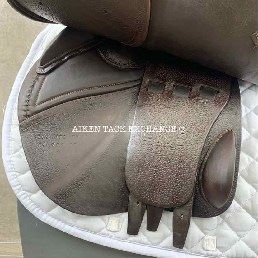 **SOLD** 2011 CWD SE02 Close Contact Jump Saddle, 17.5" Seat, 3C Flap, Medium Tree, Foam Panels