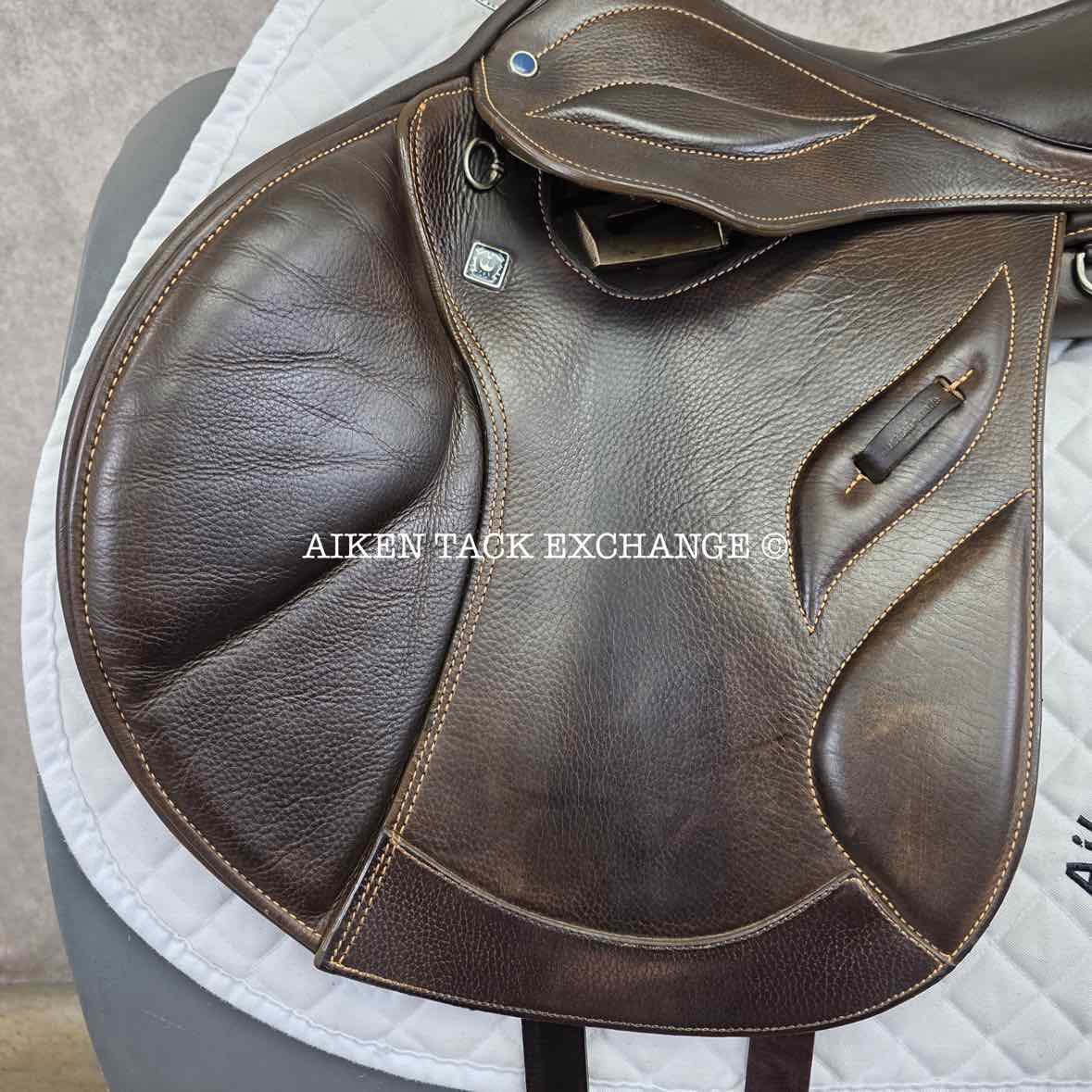 **SOLD** 2020 Stubben Phoenix Elite Jump Saddle, 17.5" Seat with Biomex, 28cm Tree - Medium, Wool Flocked Panels