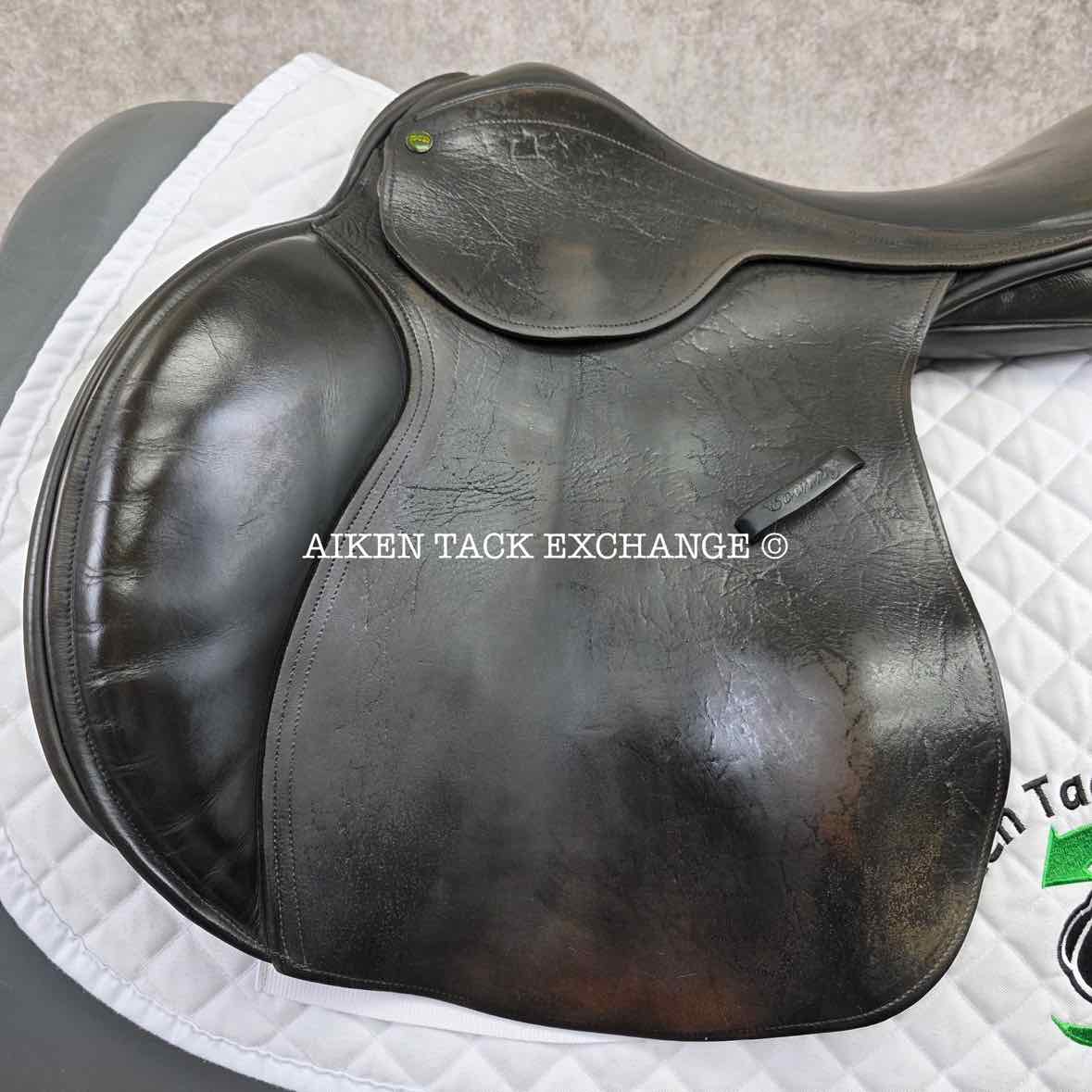 **SOLD** 2003 County Conquest Jump Saddle, 17.5" Seat, Medium Tree, Wool Flocked Panels
