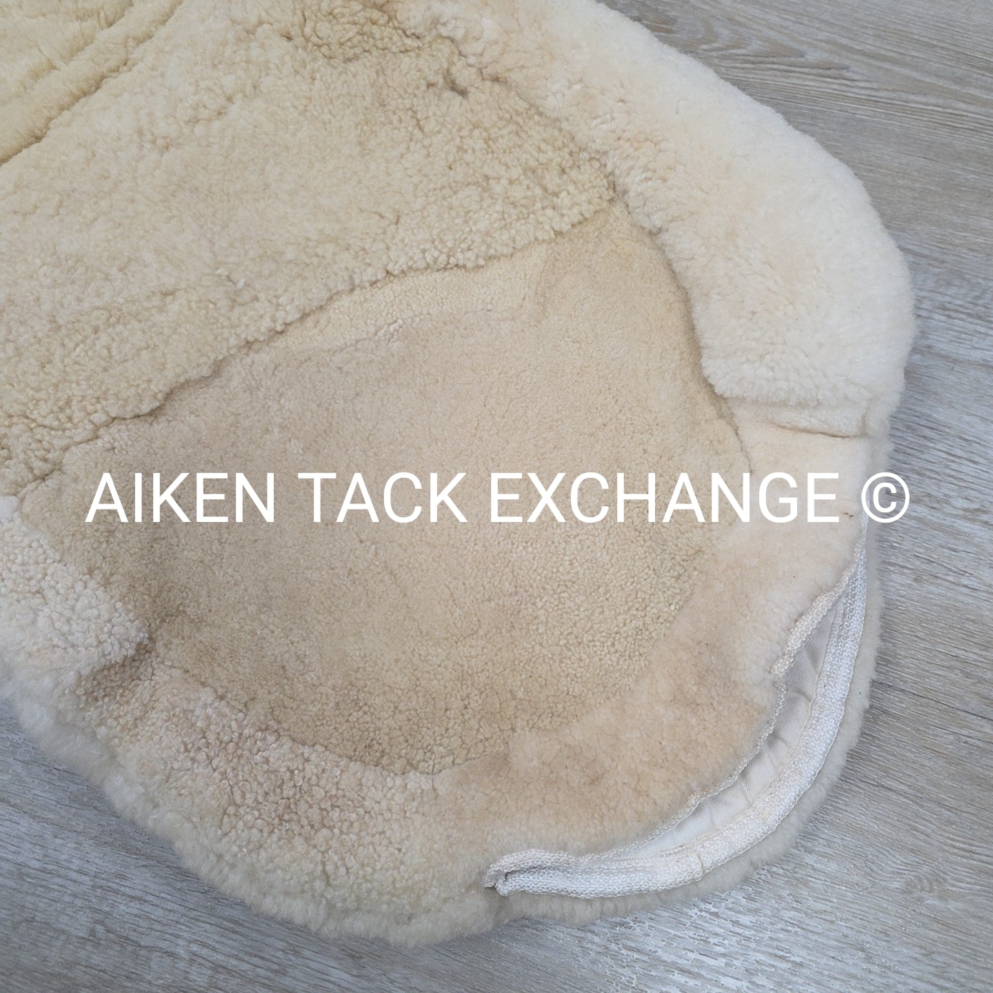 Fleeceworks Sheepskin Field HUnter Fox Hunter Pad with Front Roll & Full Trim