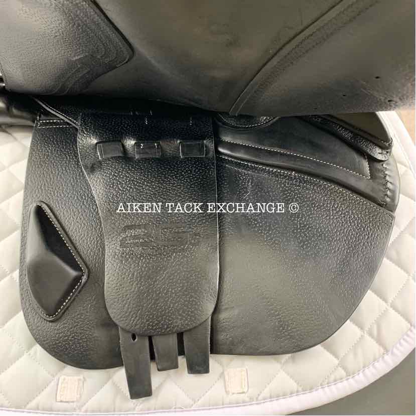 2018 CWD SE25 2GS Close Contact Jump Saddle, 17.5" Seat - S2, 3C Flap, Dynamik Flex Tree - Medium, Foam Panels