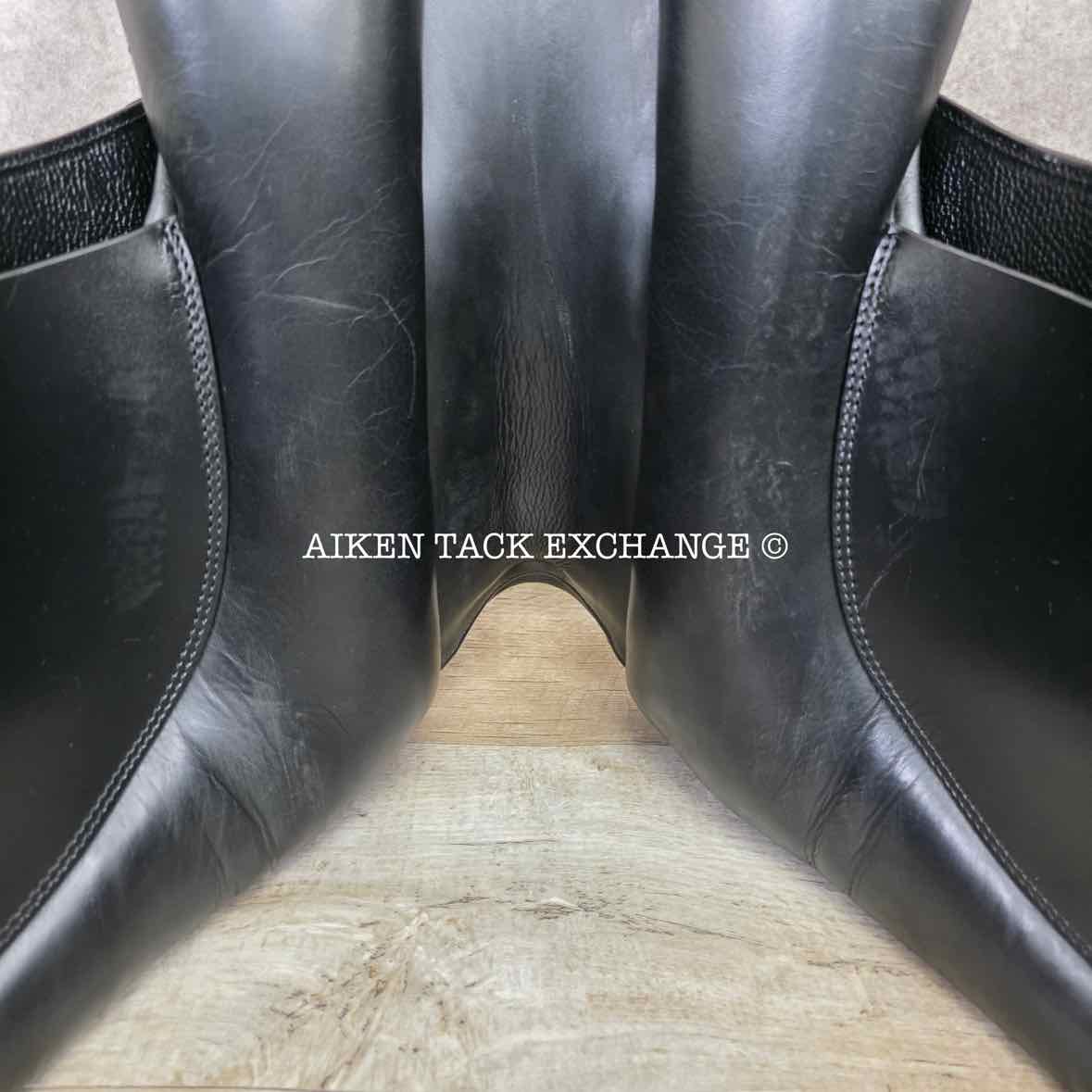 **SOLD** 2019 Stubben 1894 Dressage Saddle, 18" Seat, 30cm Tree - M/MW, Wool Flocked Panels