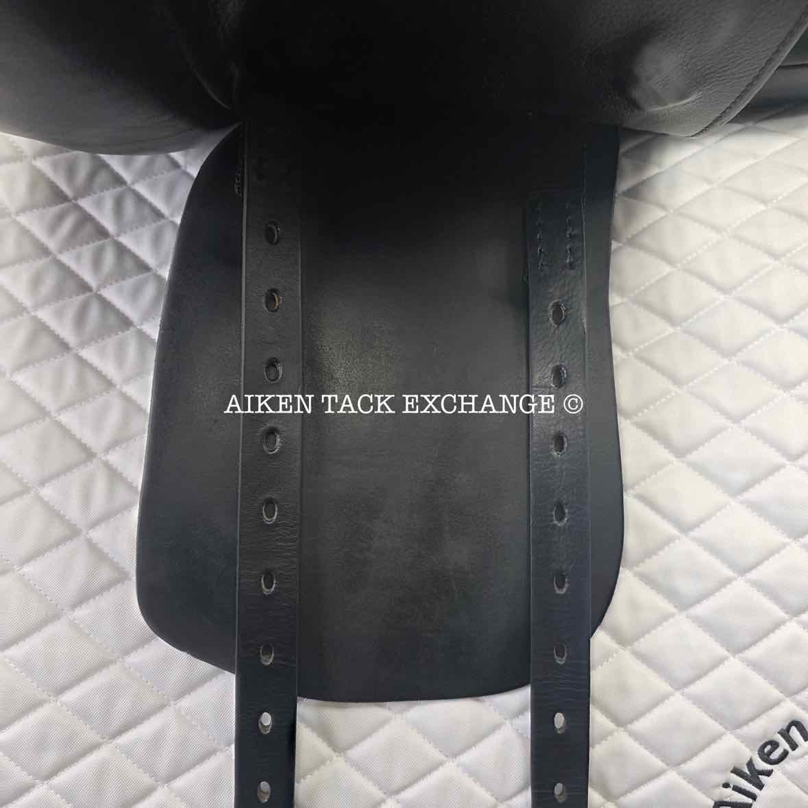 2018 County Inspiration Dressage Saddle, 17.5" Seat, Medium Narrow Tree, Wool Flocked Panels