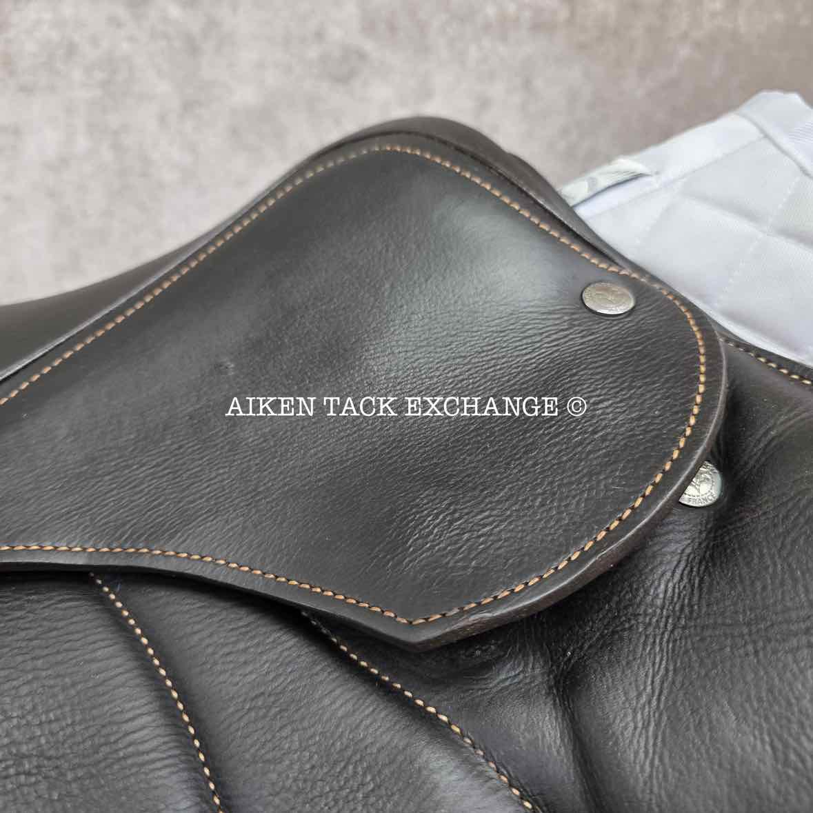 2021 Voltaire Stuttgart Jump Saddle, 17" Seat, 2A Flap, Medium Wide Tree, PRO Panels, Full Buffalo Leather