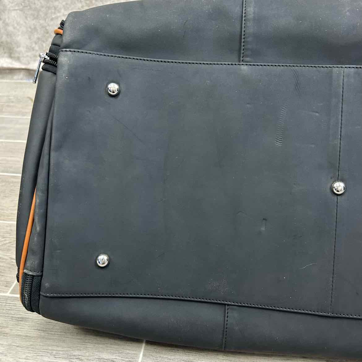 Penelope Show Travel Bag, Comes wih Dust Cover