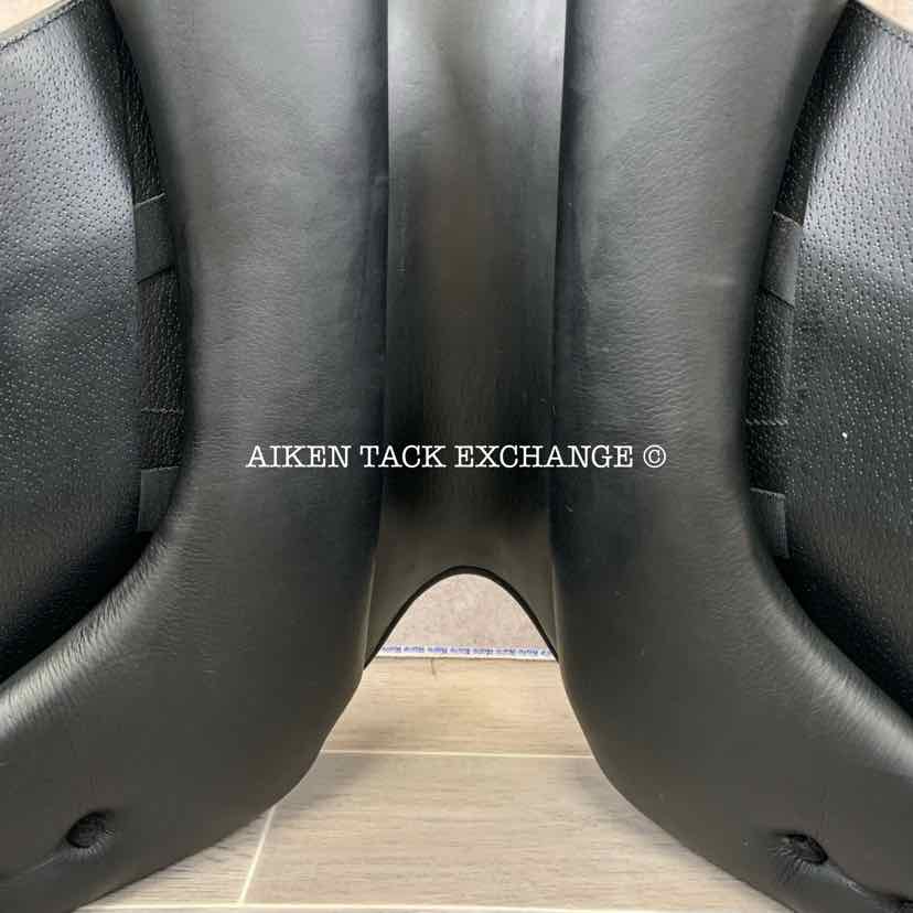 **SOLD** 2018 Equipe Oracle Monoflap Dressage Saddle, 18" Seat, Medium Wide Tree, Foam Panels