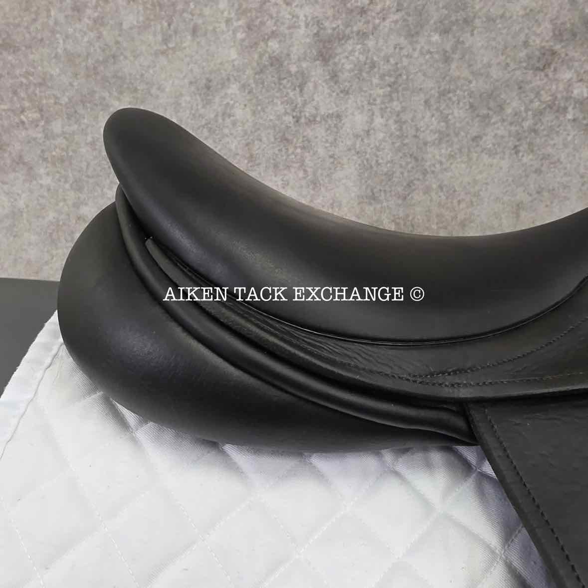 2007 County Innovation Jump Saddle, 18" Seat, Medium Tree, Wool Flocked Panels