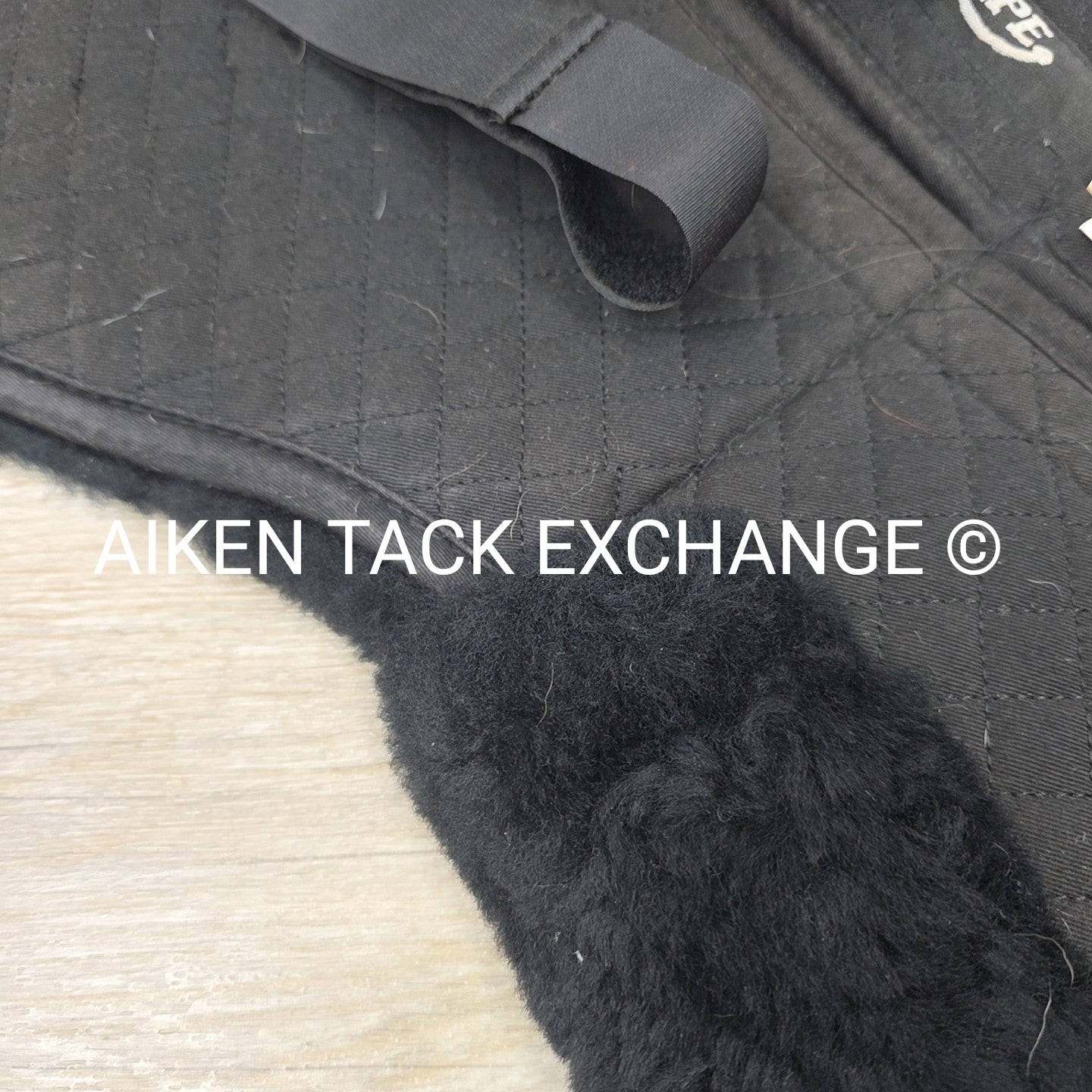 Majyk Equipe Ergonomic Shimmable Sheepskin Half Pad, With Rear Shims, Size Mediu