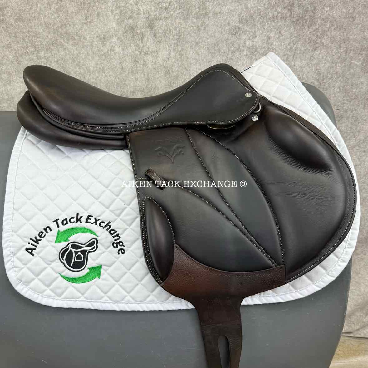 2018 Voltaire Lexington Monoflap Jump Saddle, 18.5" Seat, 2AA Flap, MW/W Tree, FIN Panels, Full Buffalo Leather