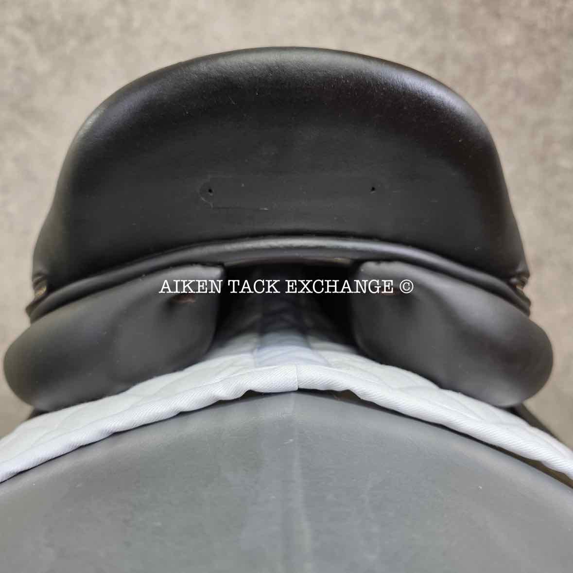 2021 Voltaire Stuttgart Jump Saddle, 17" Seat, 2A Flap, Medium Wide Tree, PRO Panels, Full Buffalo Leather