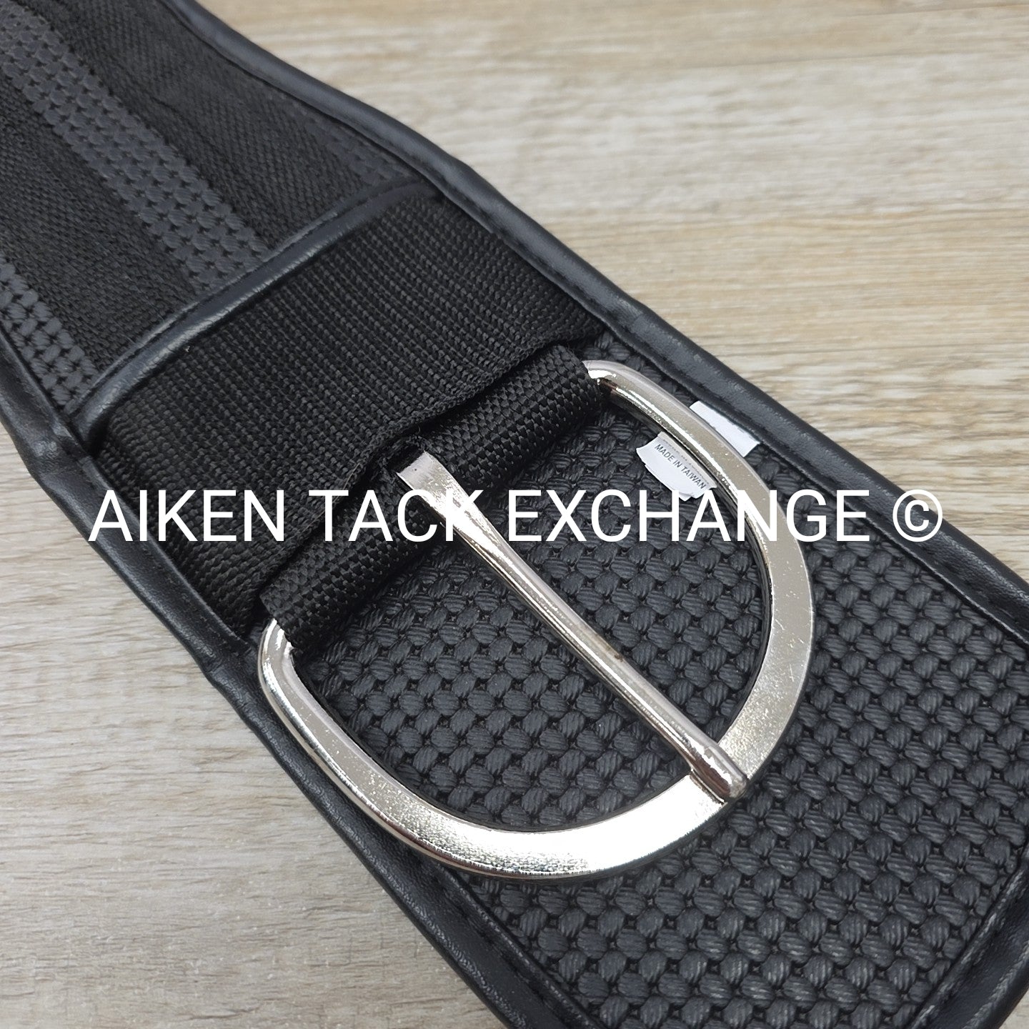 Showman Non-Slip Waffle Neoprene Cinch w/ Gel Center, 28"