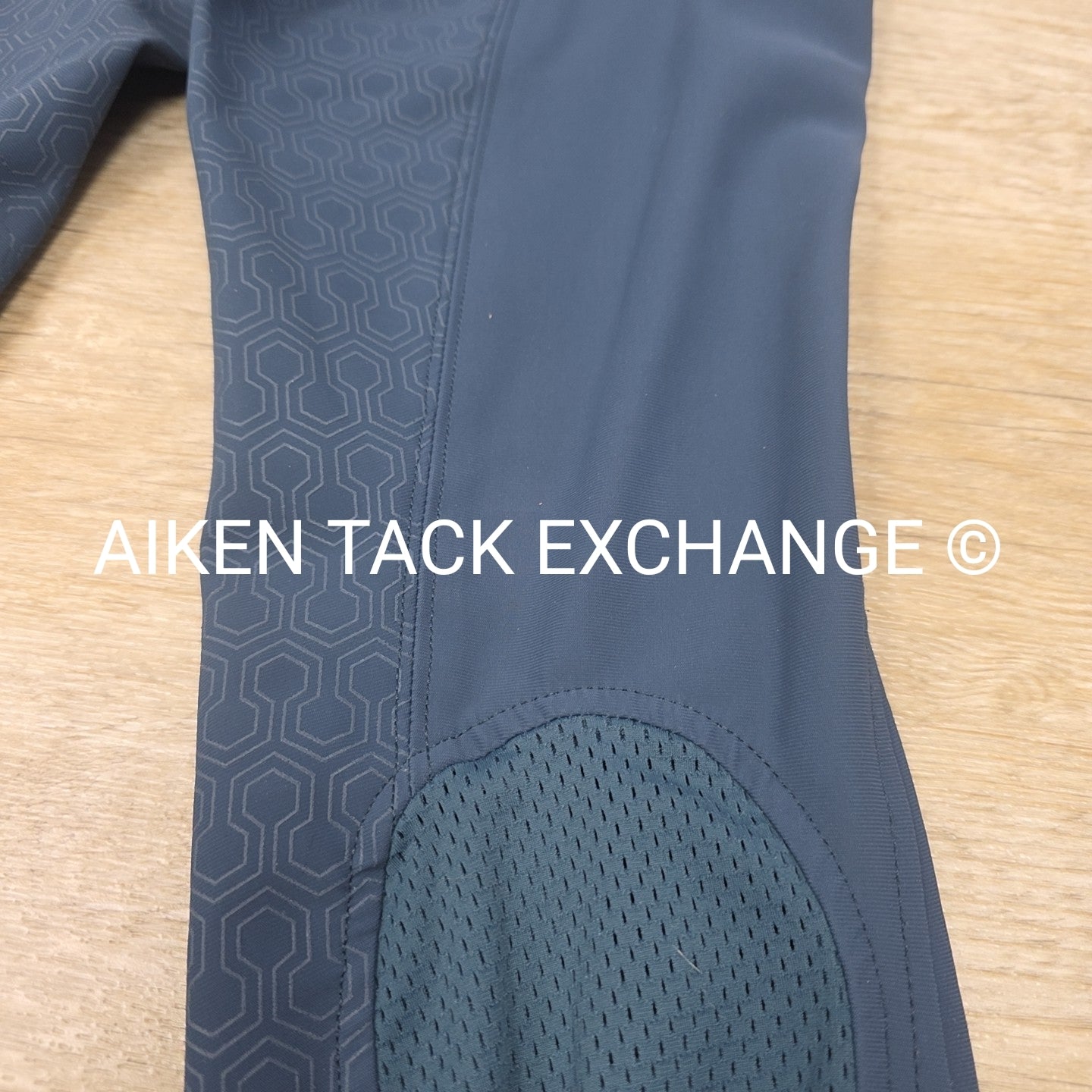 Ariat Tri Factor Full Seat Breeches, Women's 26 (missing 1 pocket button)