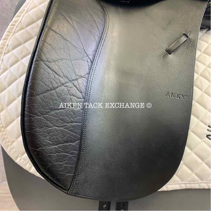 Anky Dressage Saddle, 17.5" Seat, Medium Tree, Wool Flocked Panels