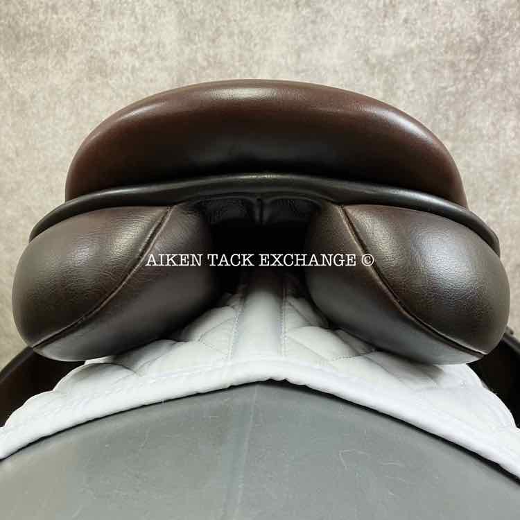 2017 County Solution H/J Close Contact Jump Saddle, 17.5" Seat, Forward Flap, Medium Tree, Wool Flocked Panels