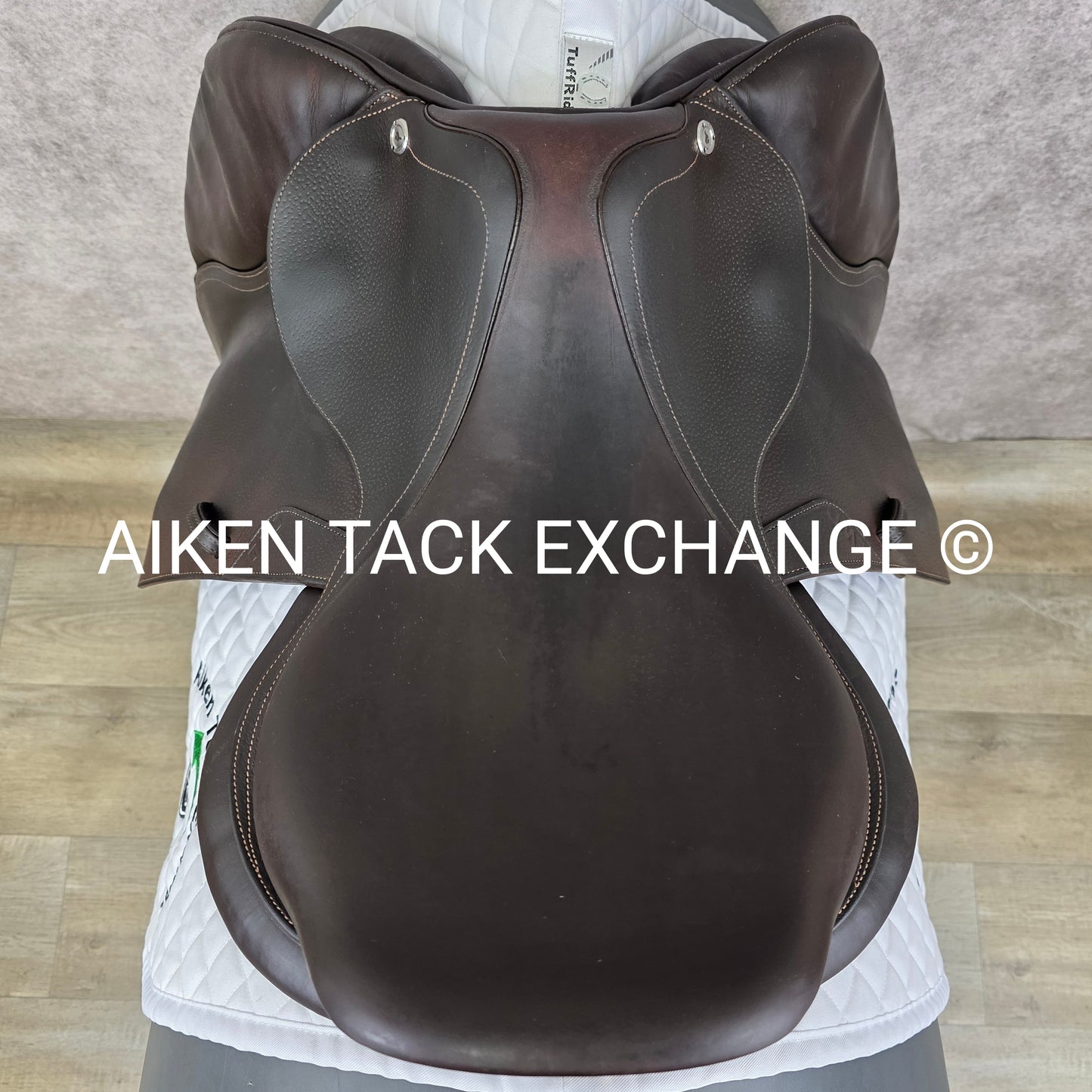 2019 CWD SE02 Close Contact Jump Saddle, 17.5" Seat, 3C Flap, Medium Tree, Foam Panels