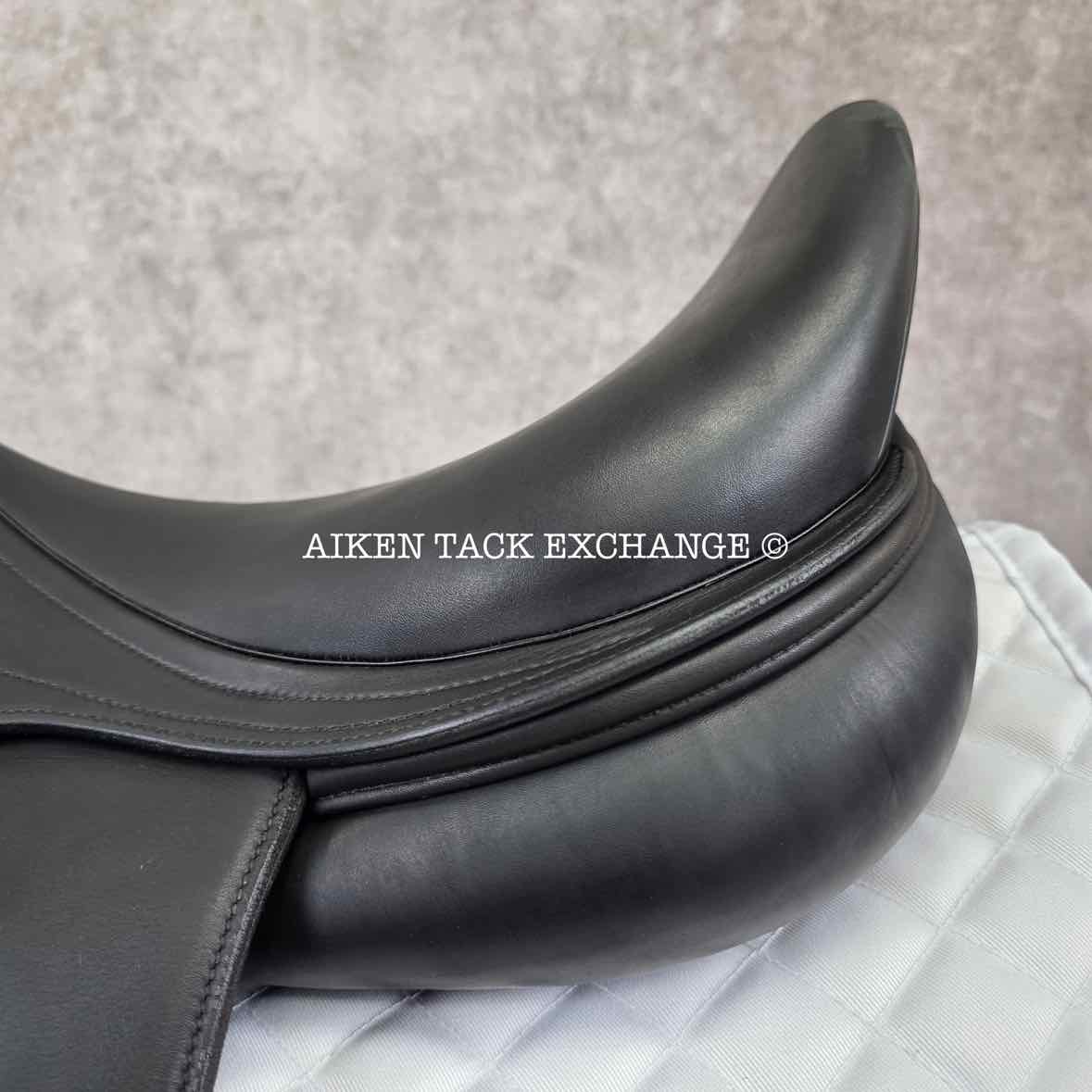 2015 Amerigo Pinerolo Classic Dressage Saddle, 17" Seat, MW/W Tree, Wool Flocked Panels