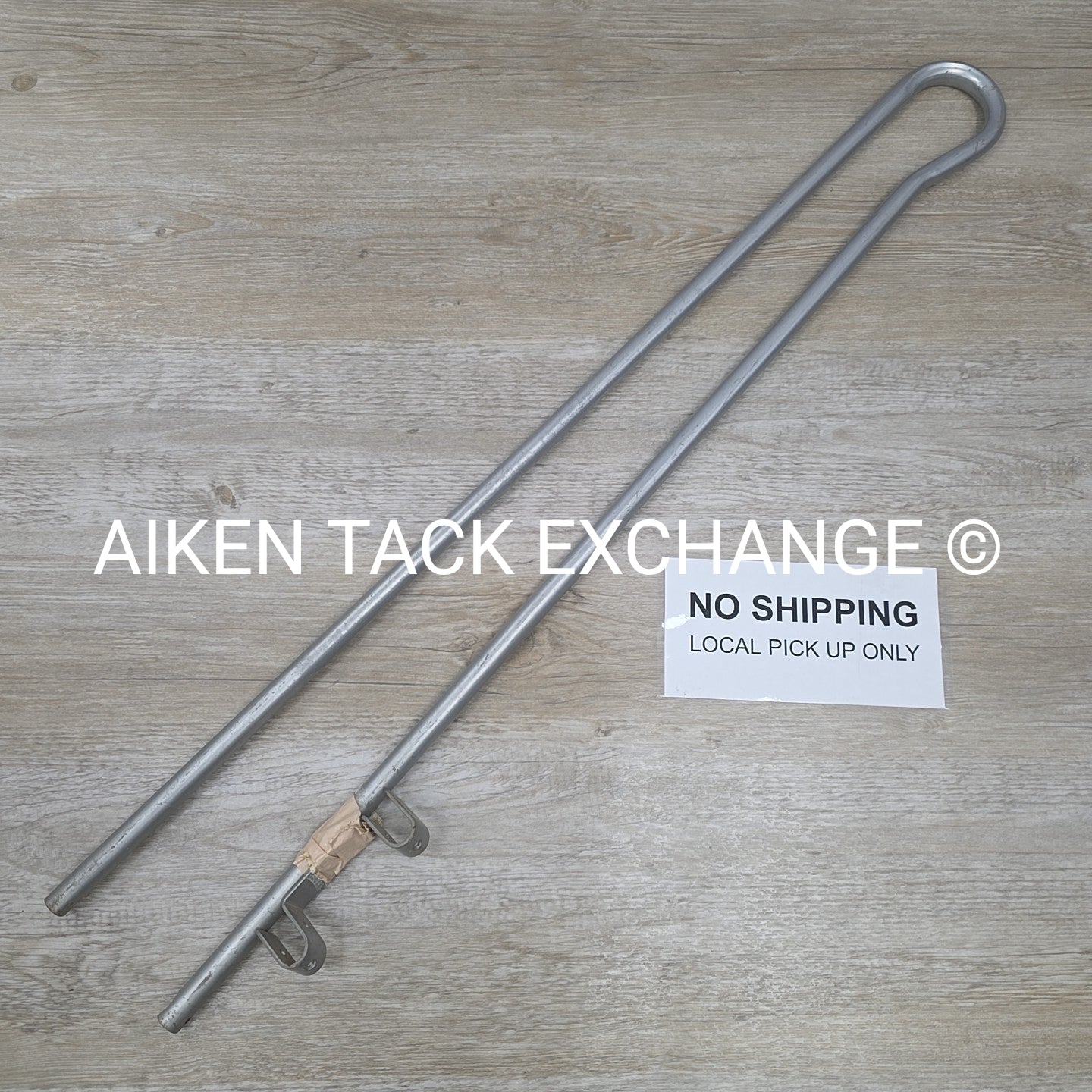 Swinging Metal Blanket Bar Rack with Wall Mounting Bracket