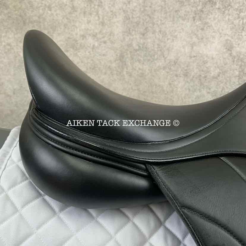 **SOLD** 2018 Equipe Oracle Monoflap Dressage Saddle, 18" Seat, Medium Wide Tree, Foam Panels