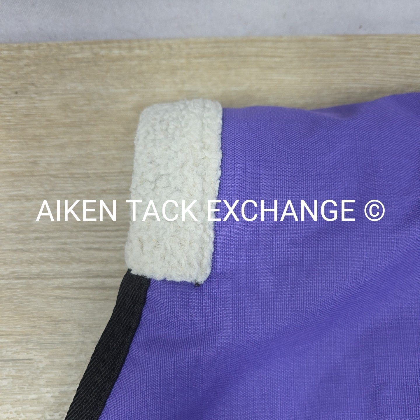 Schneiders Dura-Tech 220g fil Medium Weight Turnout Blanket, Size 76"