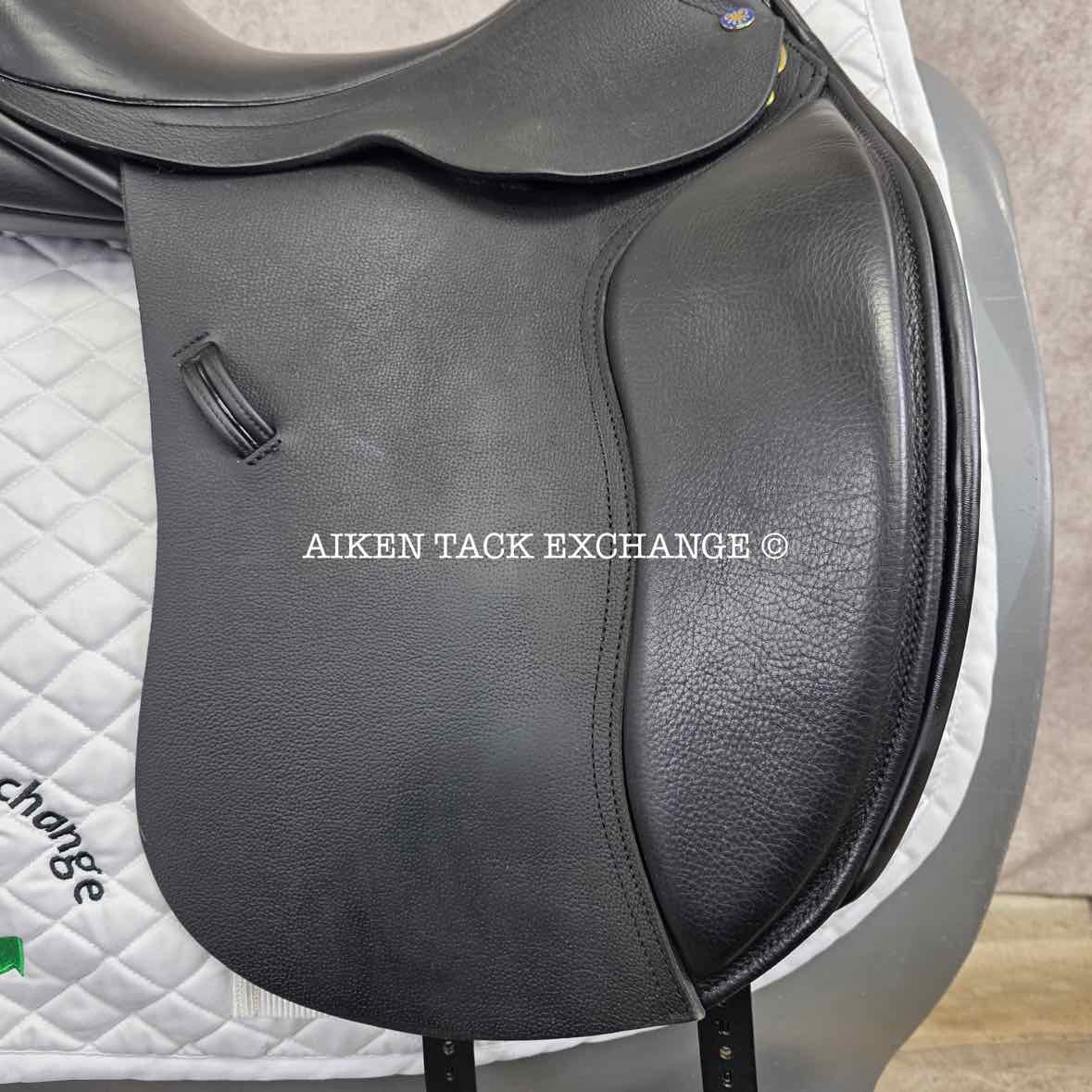 Detente by Advanced Saddle Fit Dressage Saddle, 17.5" Seat, Wide Tree, Wool Flocked Panels