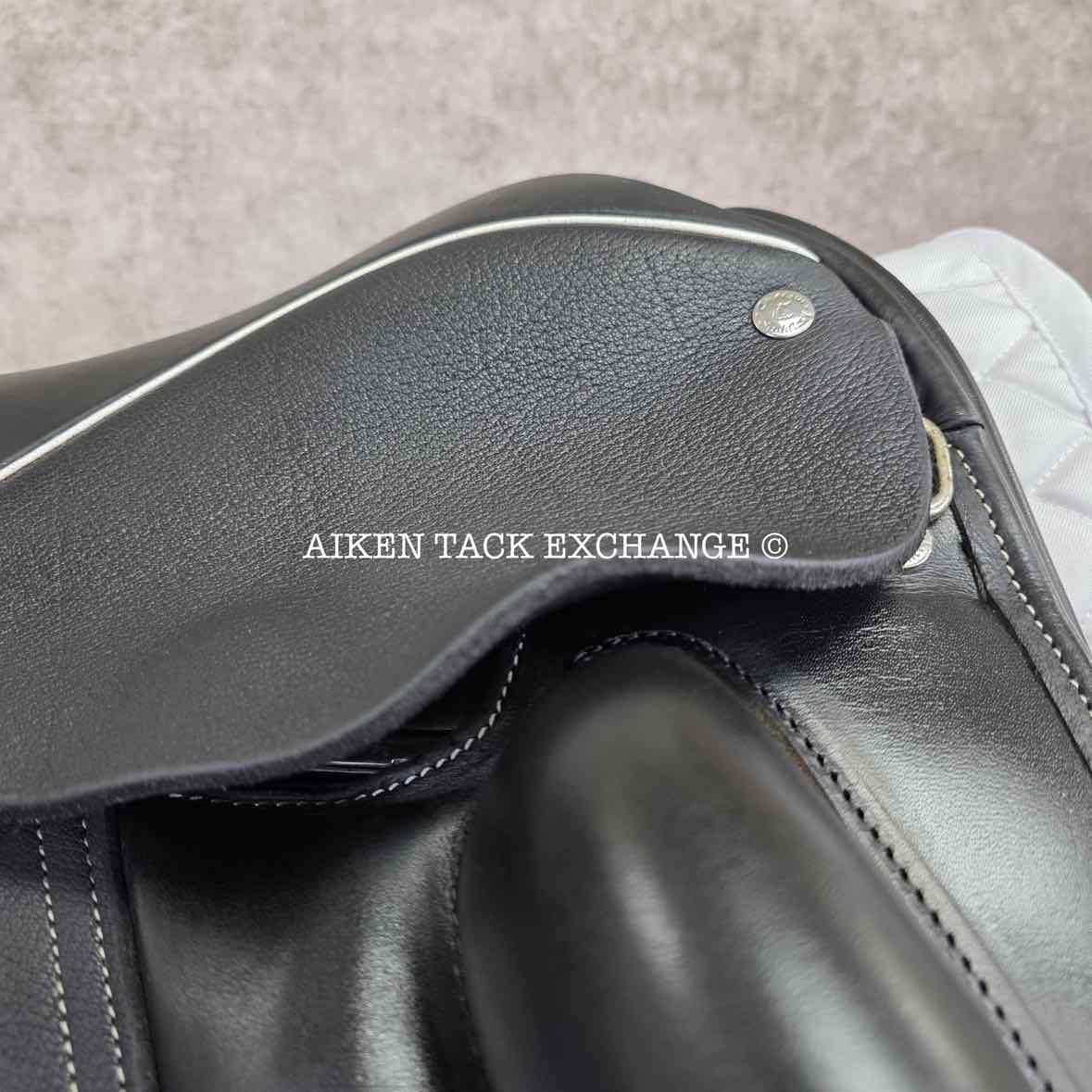 **SOLD** 2020 Custom Saddlery Wolfgang Solo Dressage Saddle, 18" Seat, Adjustable Tree - Set to Wide, Wool Flocked Panels
