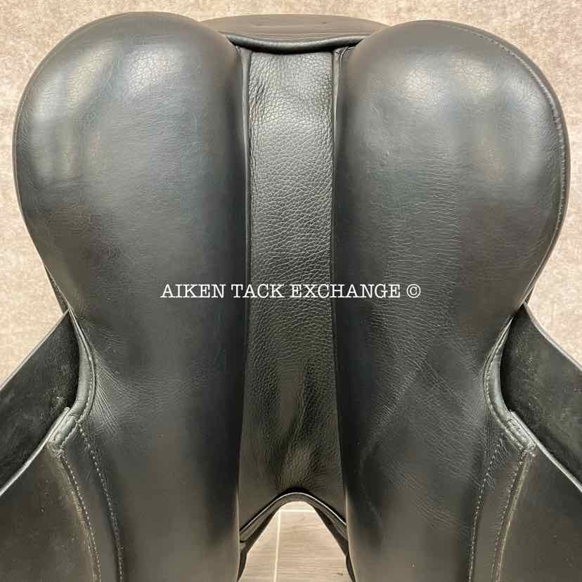 **SOLD** Kent & Masters MDS S-Series Standard Wither Surface Block Dressage Saddle, 18" Seat, Adjustable Tree - Changeable Gullet, Wool Flocked Panels