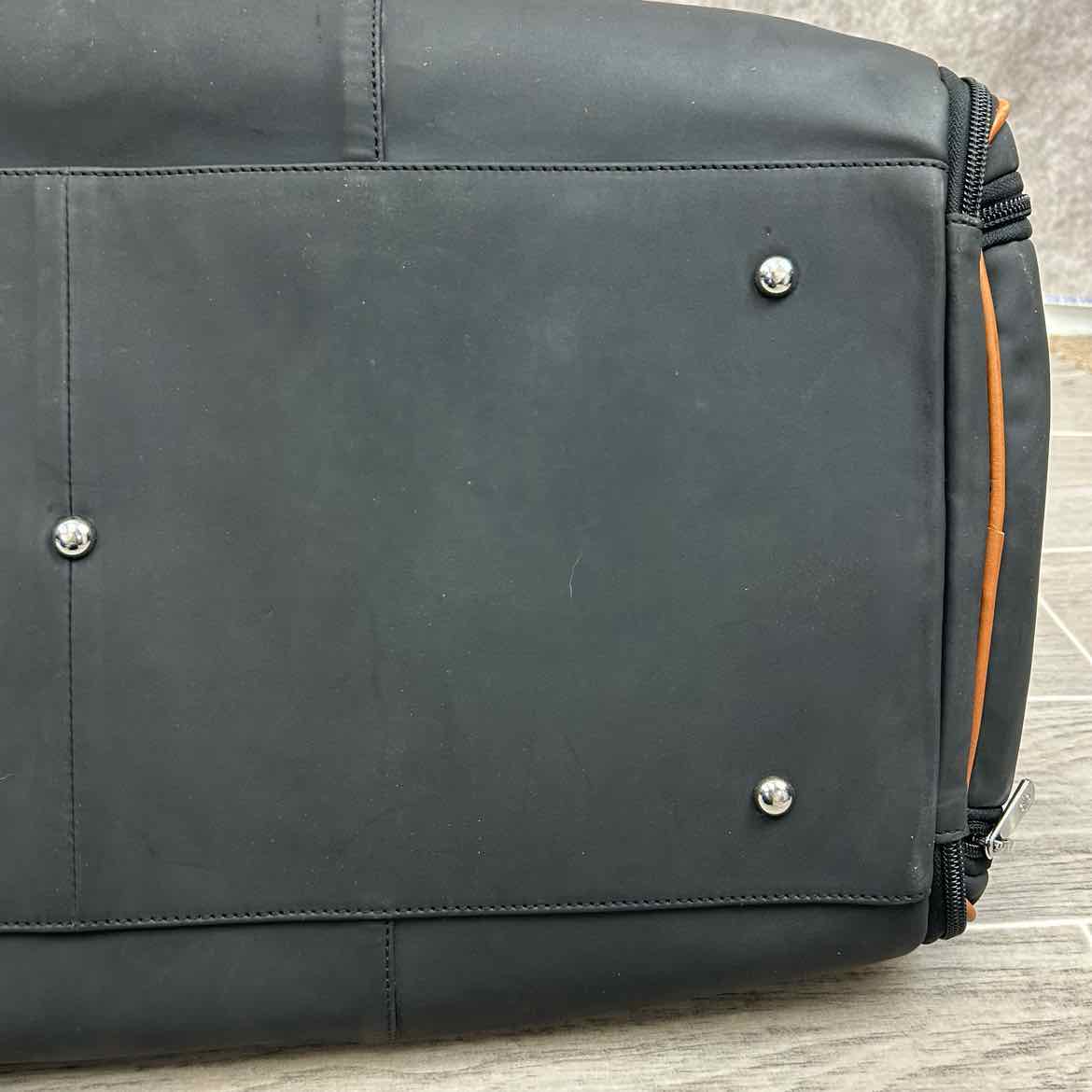 Penelope Show Travel Bag, Comes wih Dust Cover