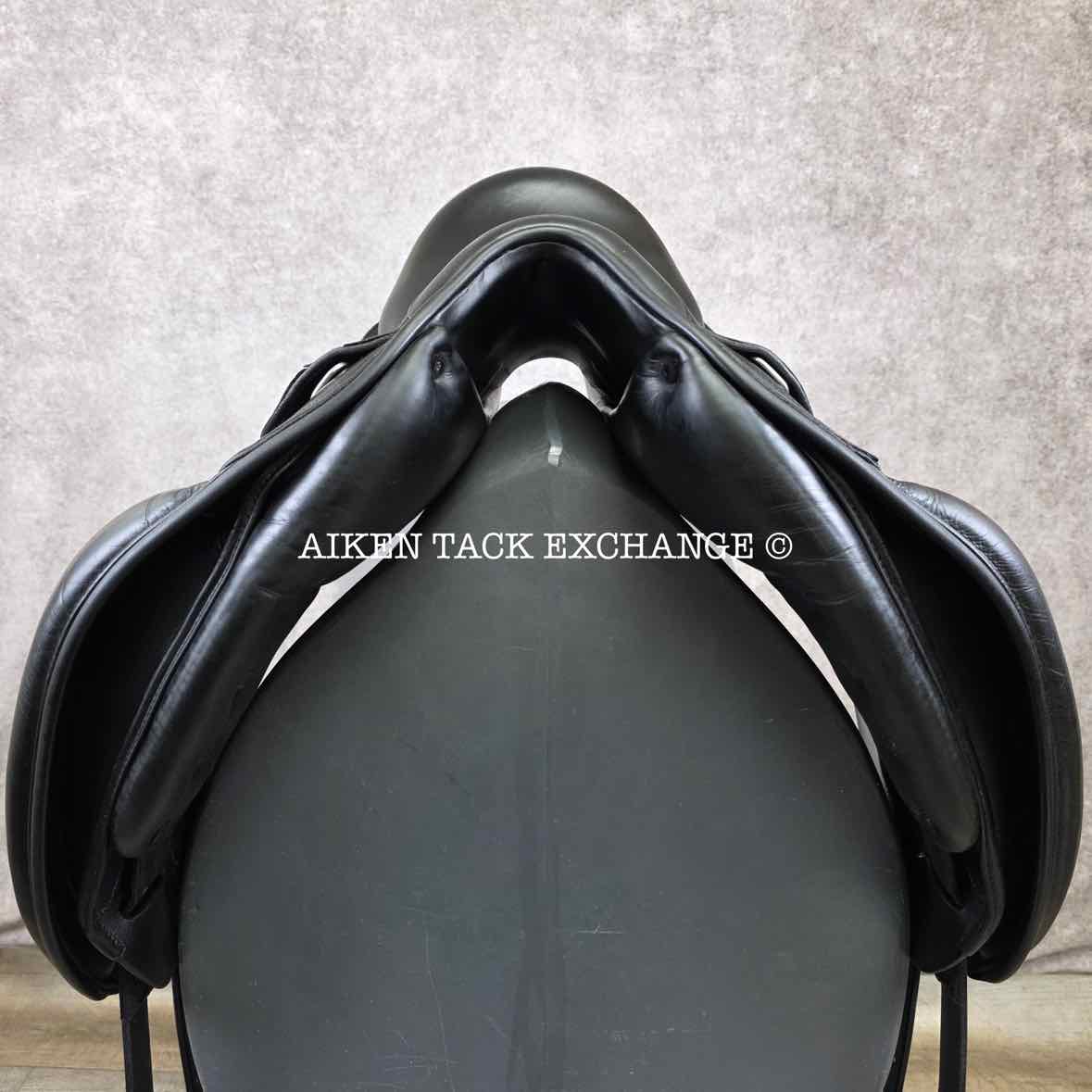 2009 Amerigo Pinerolo Classic Dressage Saddle, 17" Seat, M/MN Tree, Wool Flocked Panels