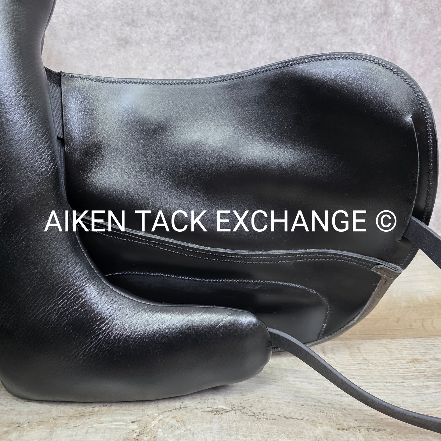 2021 Custom Saddlery Advantage R Monoflap Dressage Saddle, 18" Seat, Adjustable Tree, Wool Flocked Panels
