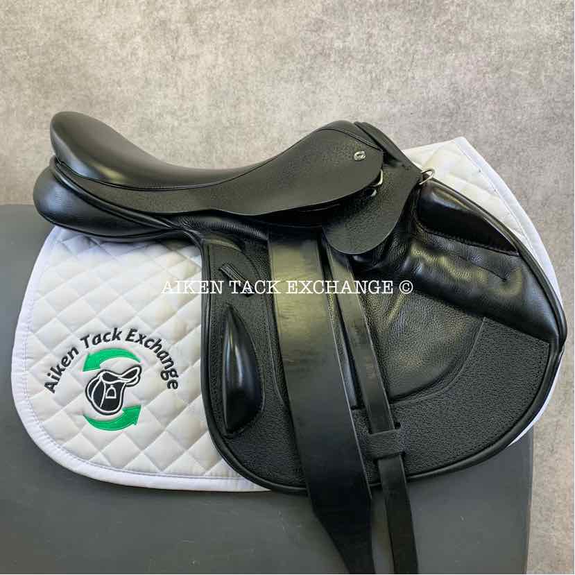 **SOLD** 2023 Black Country Vinici Monoflap Jump Saddle, 18" Seat, Forward Flap, Medium Wide/Wide Tree, Wool Flocked Panels