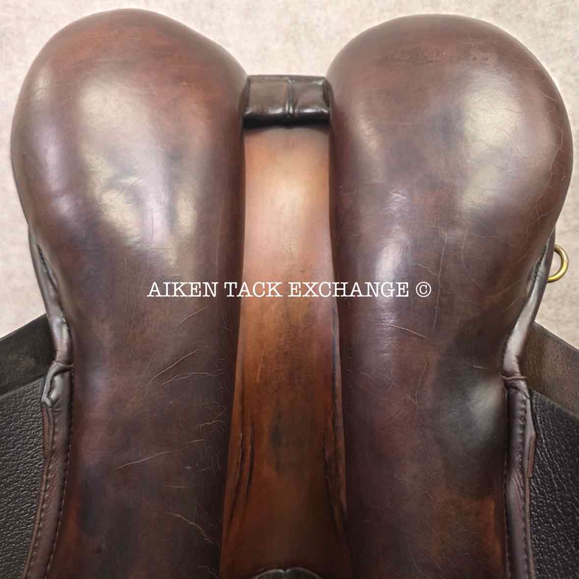 **SOLD** 2007 Saddler's Bench Killington III Jump Saddle, 17.5" Seat. Medium Wide Tree, Wool Flocked Panels