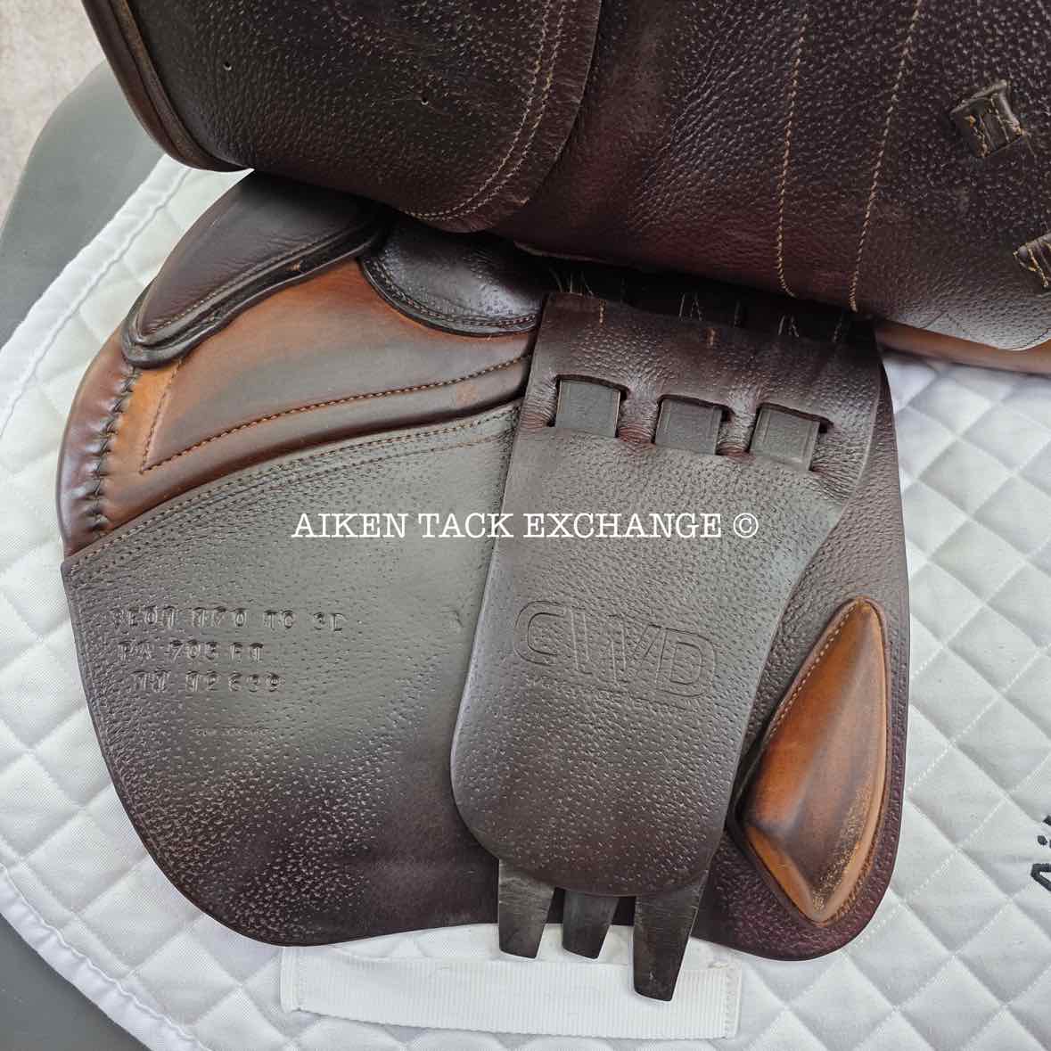 2011 CWD SE01 Close Contact Jump Saddle, 17" Seat, 3L Flap, Medium Wide Tree, Foam Panels, Full Buffalo Leather