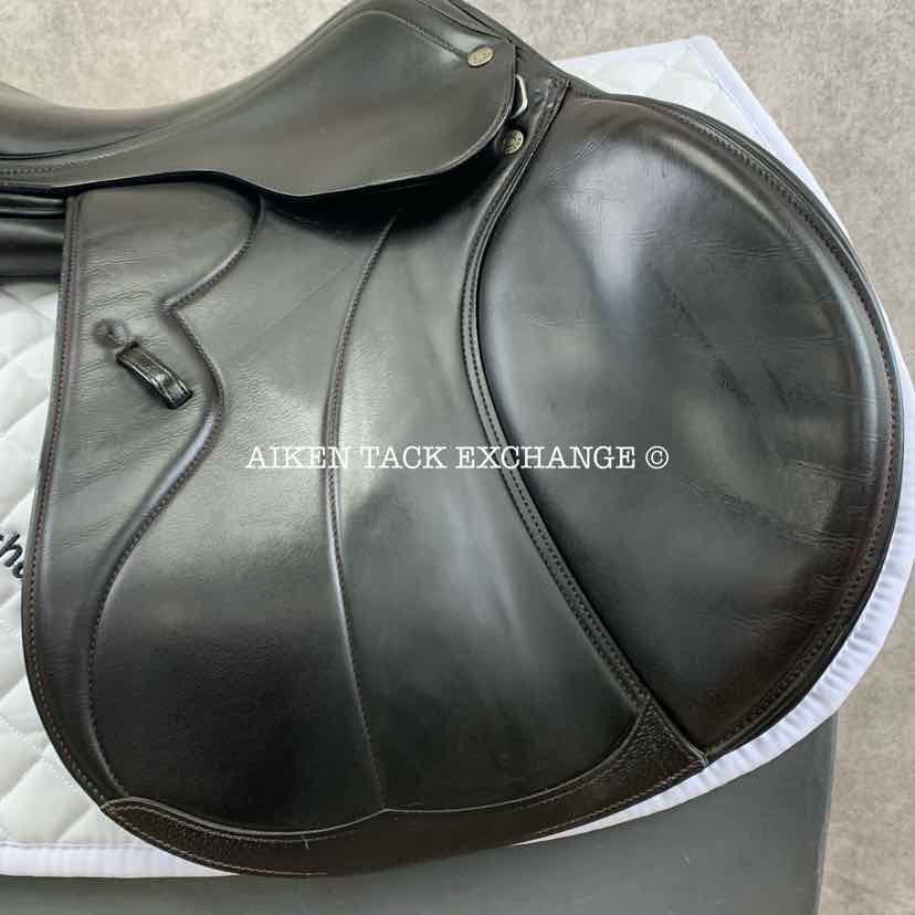 **SOLD** 2018 Equipe Synergy Special Close Contact Jump Saddle, 17.5" Seat, Forward Flap, Medium Wide Tree, Foam Panels