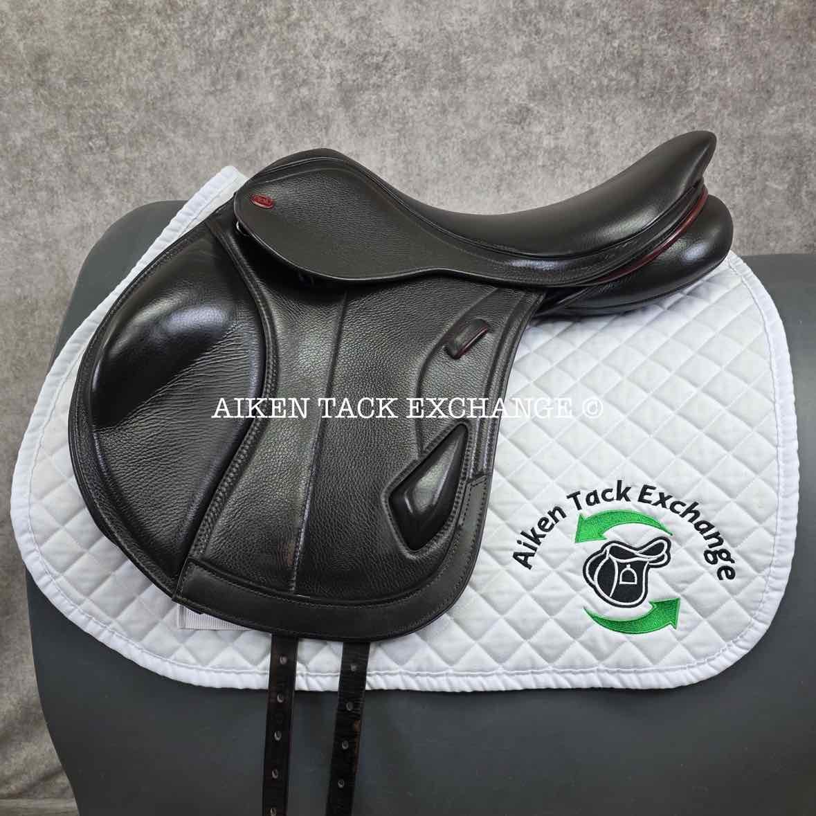 2023 Kent & Masters Competition Series Monoflap XC Jump Saddle, 17.5" Seat, Adjustable Tree - Changeable Gullet, Wool Flocked Panels