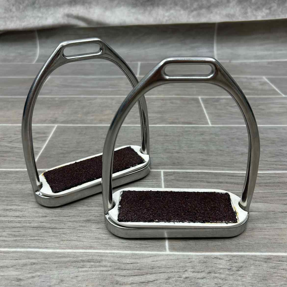 Fillis Stirrup Irons with Sure Grip Stirrup Pads, 4.75"