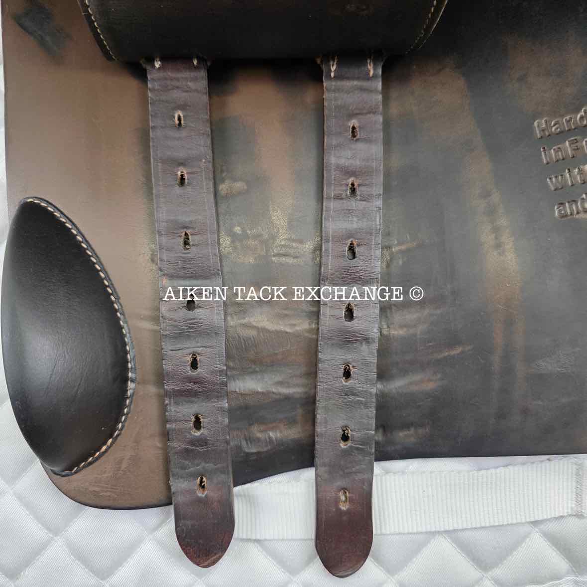 **SOLD** 2015 Voltaire Palm Beach Close Contact Jump Saddle, 17" Seat, 2A Flap, Medium Wide Tree, FIN Panels