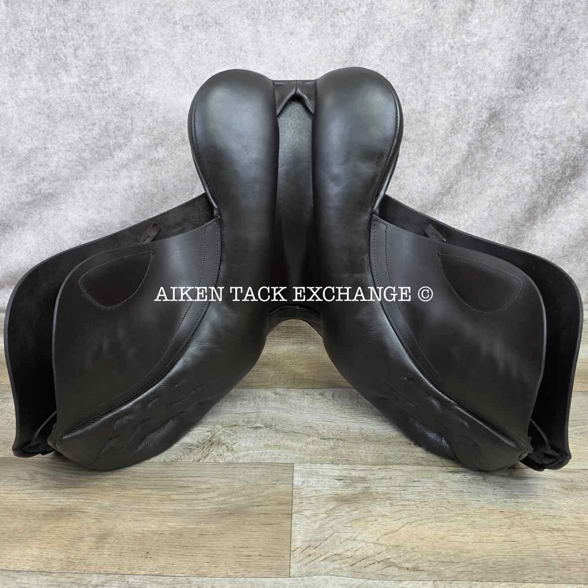 2013 Black Country Wexford Jump Saddle, 17.5" Seat, Medium Wide Tree, Wool Flocked Panels