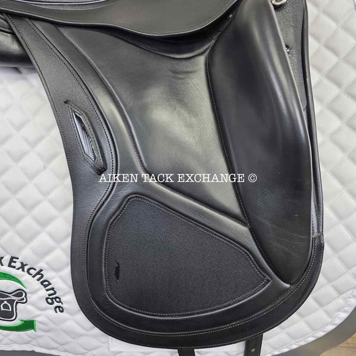 2022 Aviar Rook 2.0 Monoflap Dressage Saddle, 18" Seat, Adjustable Tree, Foam Panels