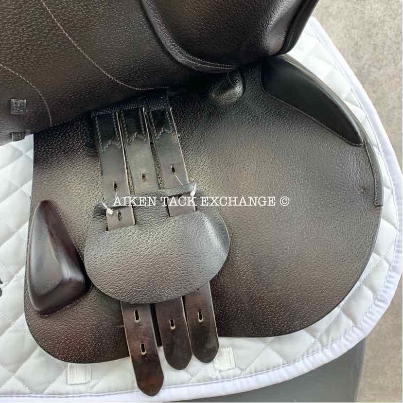 **SOLD** 2018 Equipe Synergy Special Close Contact Jump Saddle, 17.5" Seat, Forward Flap, Medium Wide Tree, Foam Panels