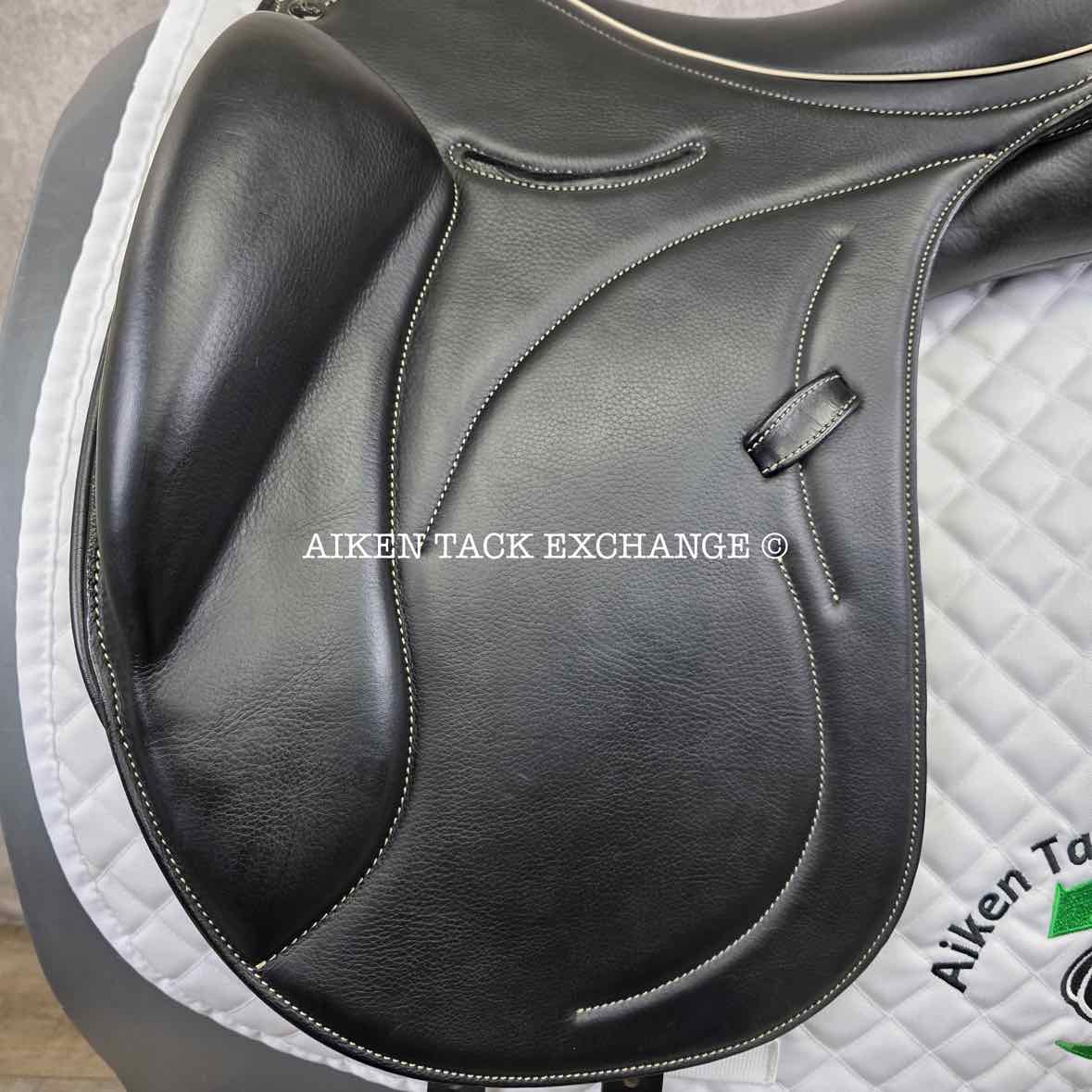 2023 MaxFlex Savannah Dressage Saddle, 17.5" Seat, XX-Wide Tree, Wool Flocked Panels