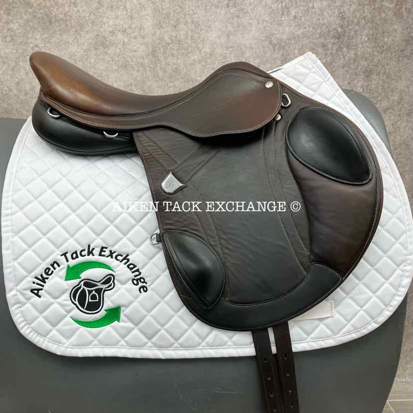 **SOLD** 2018 Bates Advanta Monoflap Eventing Jump Saddle, 17" Seat, Adjustable Tree - Changeable Gullet, Wool Flocked Panels