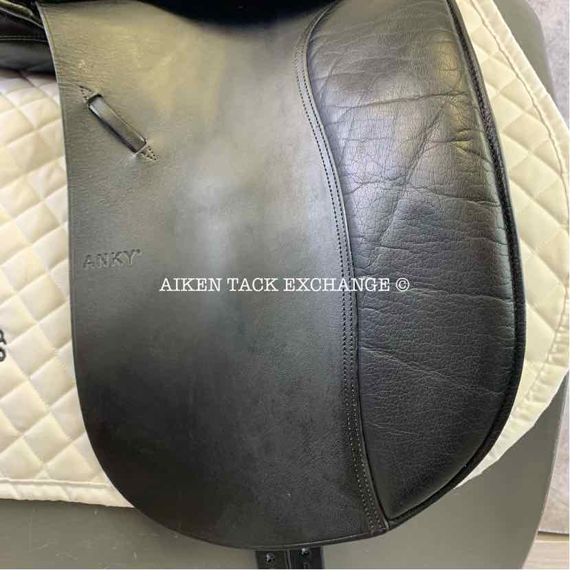 Anky Dressage Saddle, 17.5" Seat, Medium Tree, Wool Flocked Panels