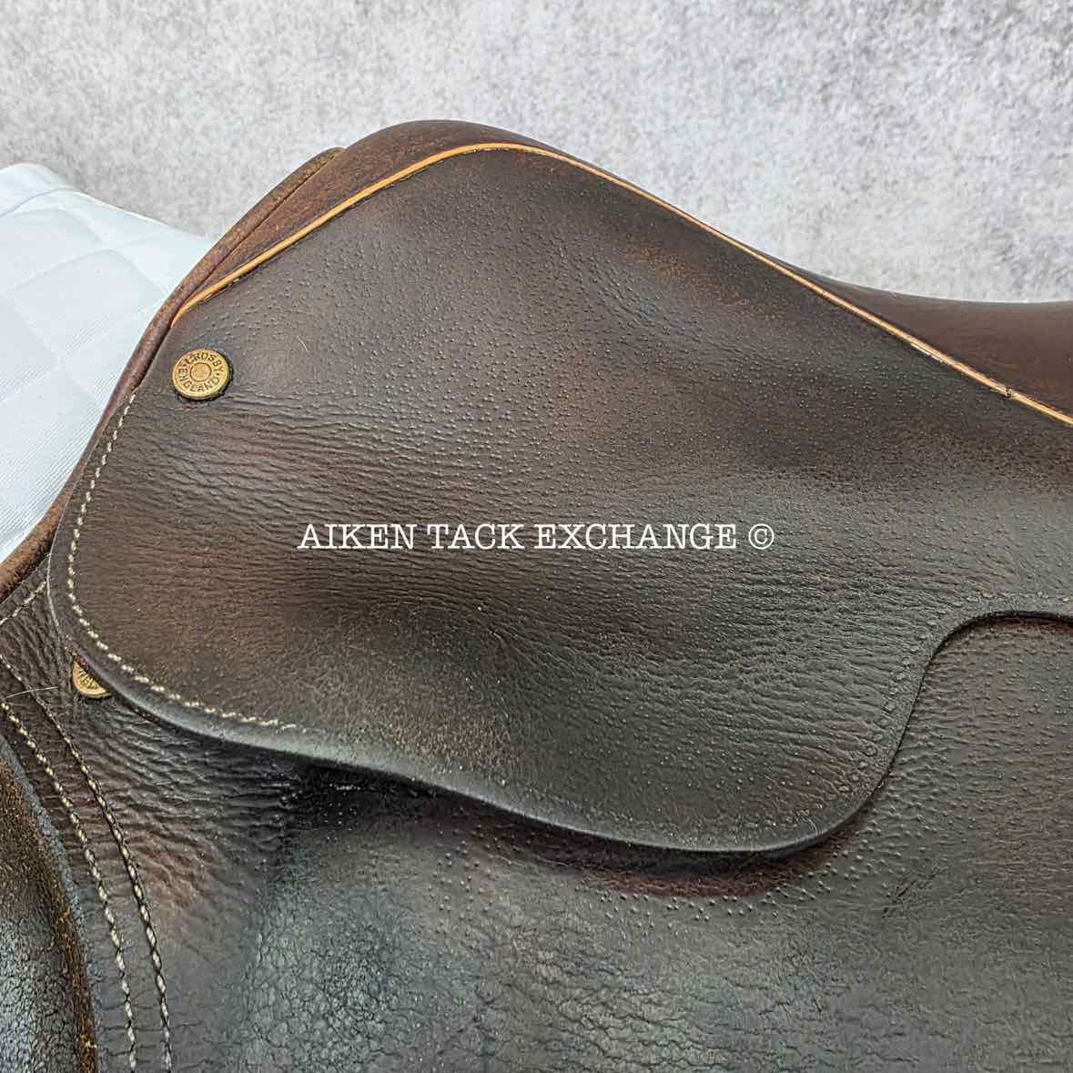 Crosby The Hampton Classic Close Contact Jump Saddle, 17" Seat, Medium Tree, Foam Panels