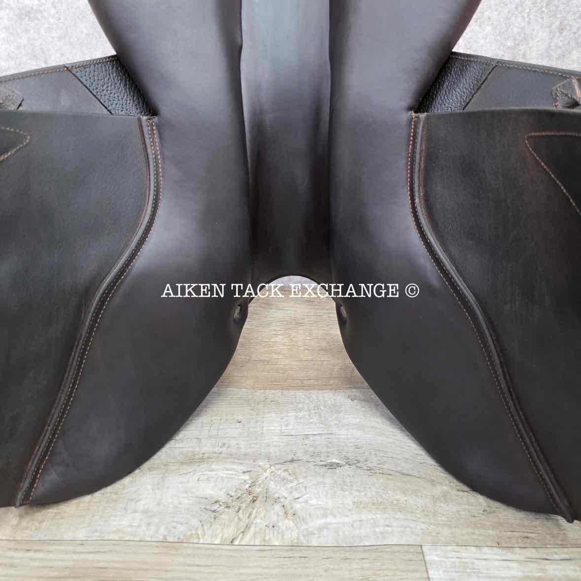 **SOLD** 2012 CWD SE02 Close Contact Jump Saddle, 17" Seat, 1C Flap, Medium Tree, Foam Panels