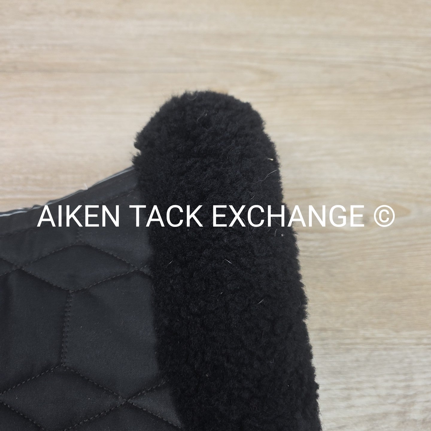 Mattes Dressage Trekking Saddle Pad with Sheepskin, Size Medium
