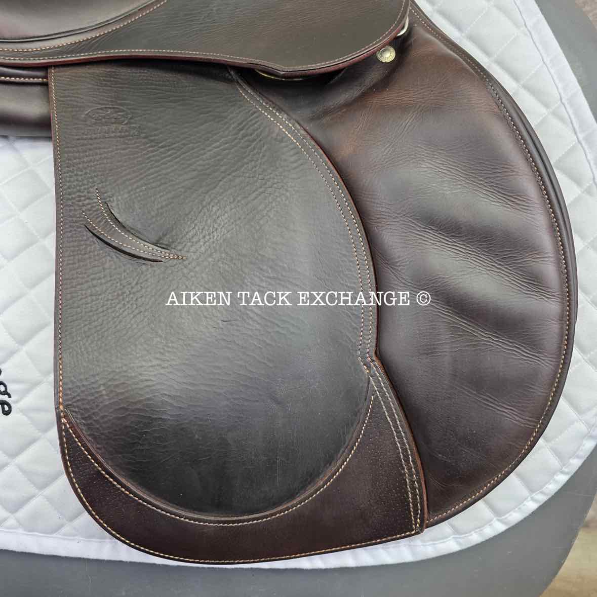 2015 Devoucoux Oldara Close Contact Jump Saddle, 17.5" Seat, 3 Flap, Medium Wide Tree, D3D Panels, Full Buffalo Leather