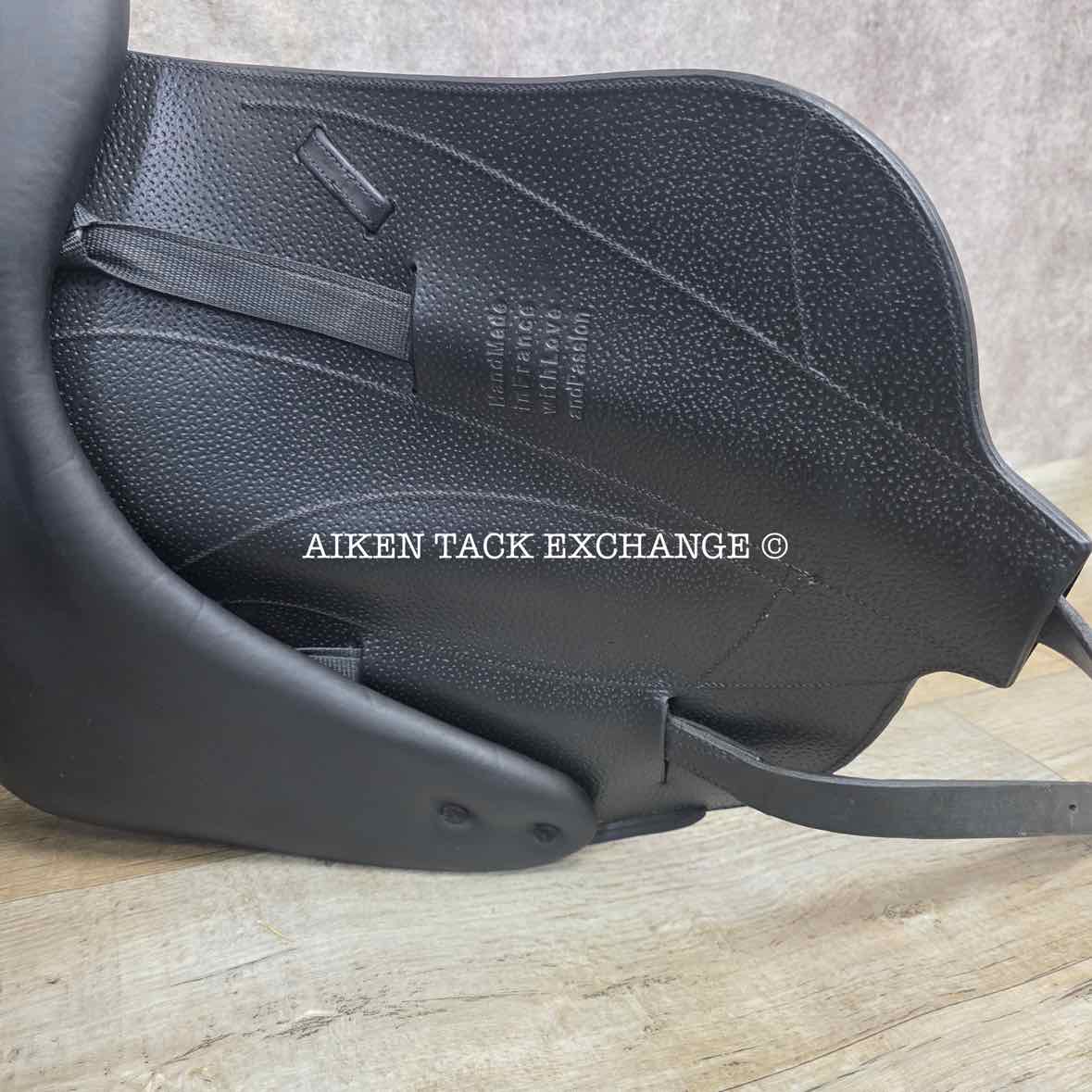 2018 Voltaire Adelaide Monoflap Dressage Saddle, 17" Seat, 1A Flap - Short, Medium Wide Tree, PRO Panels, Full Buffalo Leather